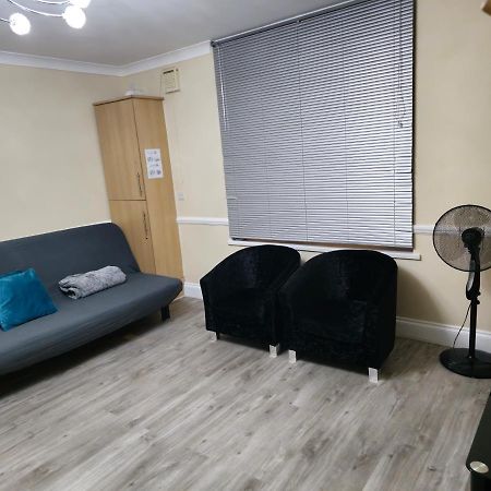 Entire 2 Bedroom Home/Flat In London, Central Line Eksteriør bilde