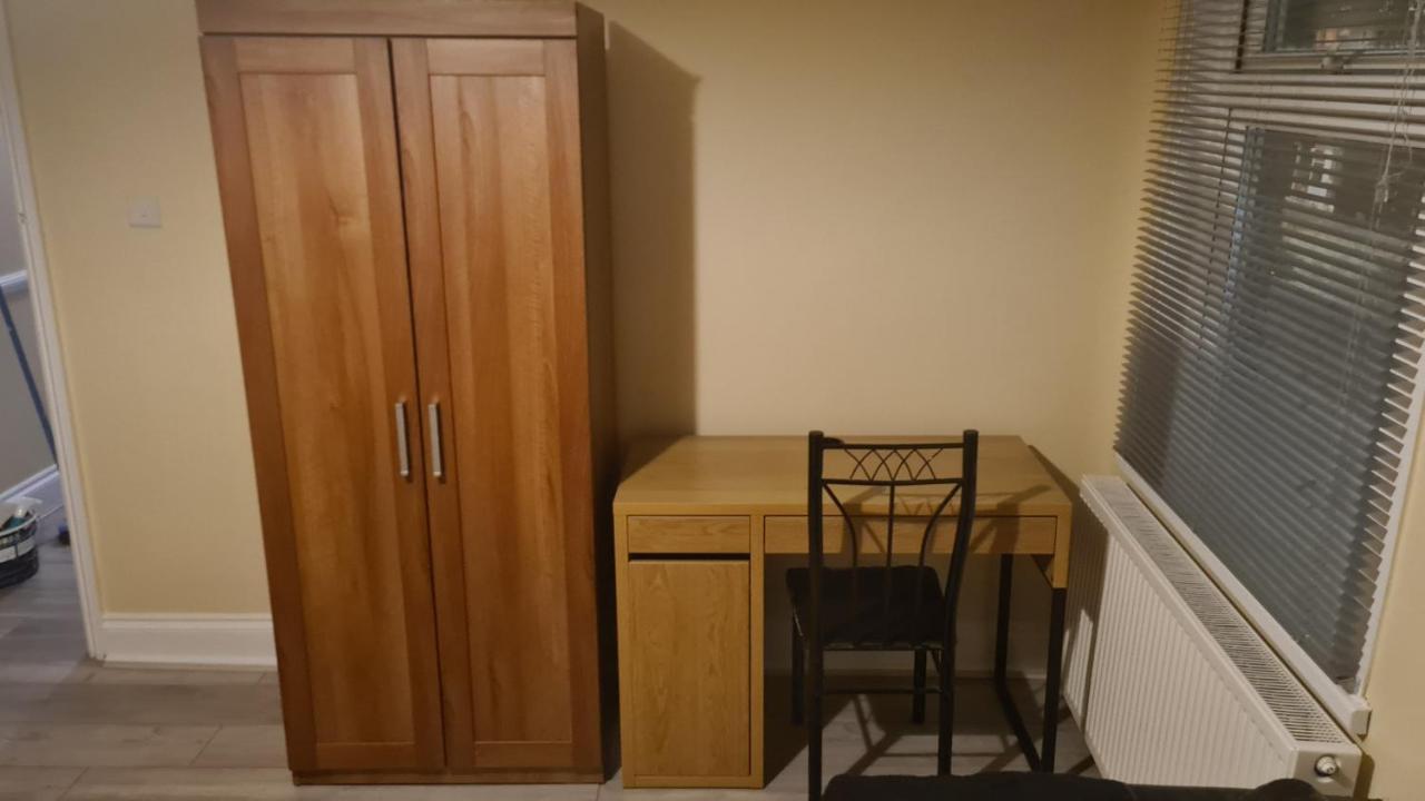 Entire 2 Bedroom Home/Flat In London, Central Line Eksteriør bilde