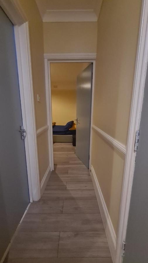 Entire 2 Bedroom Home/Flat In London, Central Line Eksteriør bilde