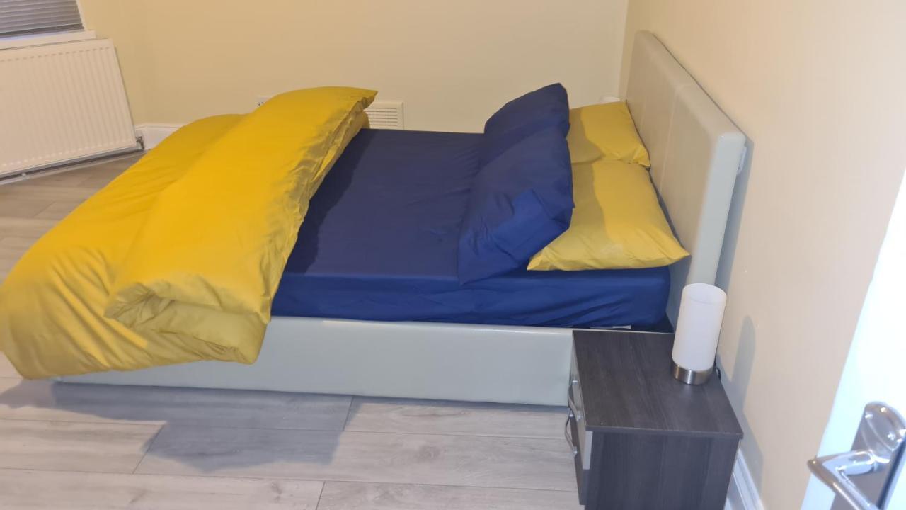 Entire 2 Bedroom Home/Flat In London, Central Line Eksteriør bilde