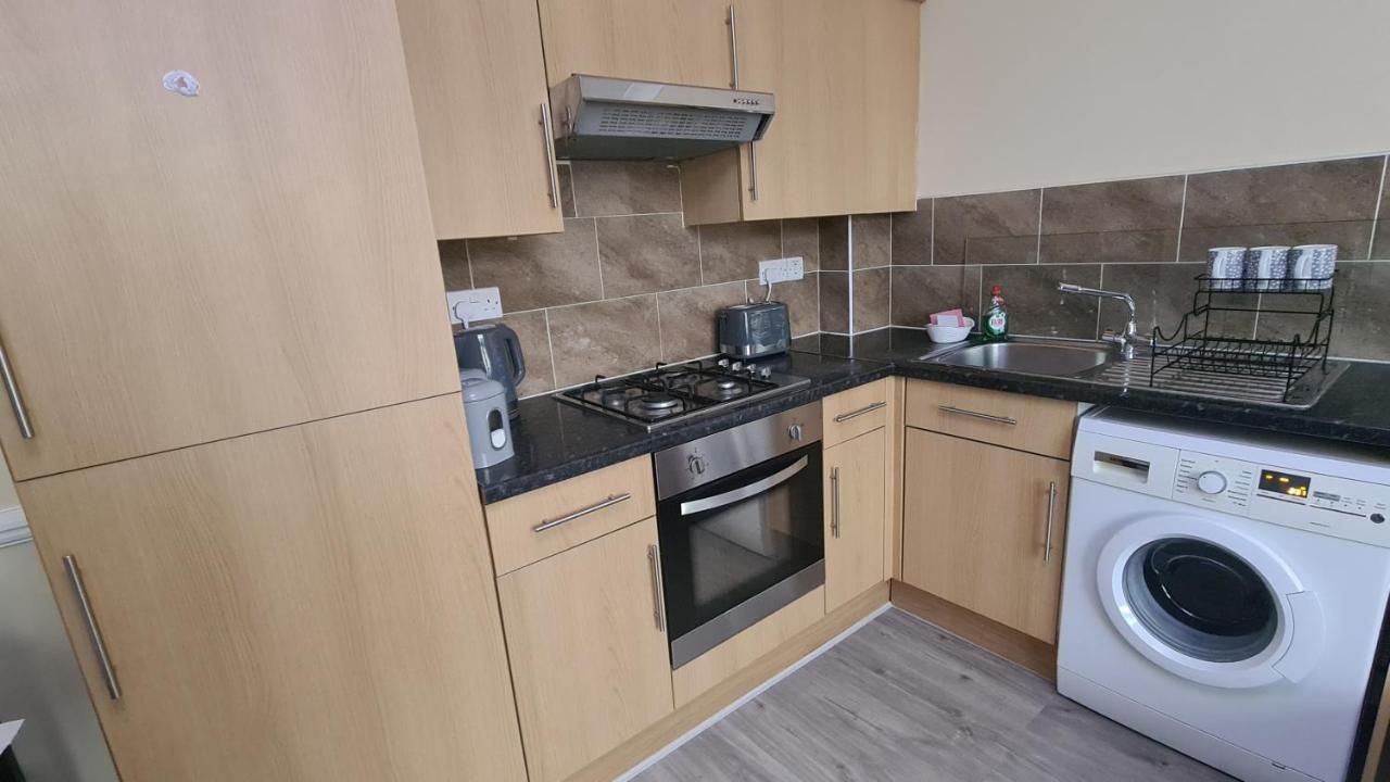 Entire 2 Bedroom Home/Flat In London, Central Line Eksteriør bilde