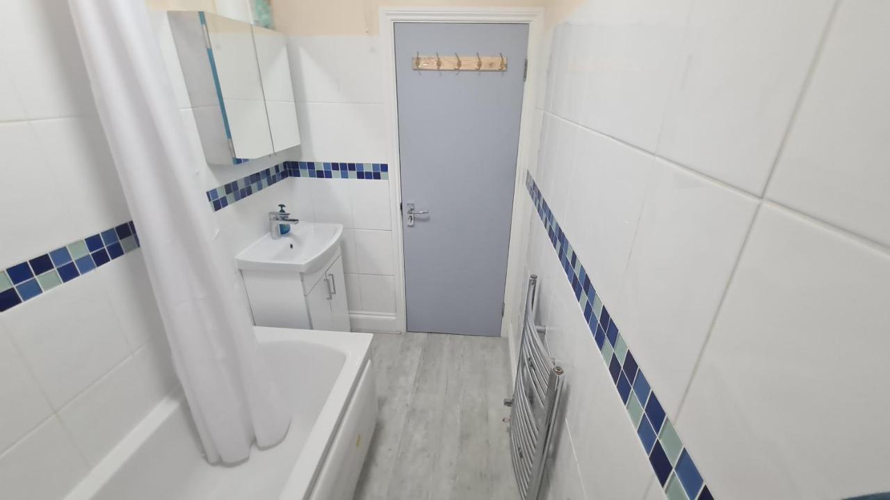 Entire 2 Bedroom Home/Flat In London, Central Line Eksteriør bilde