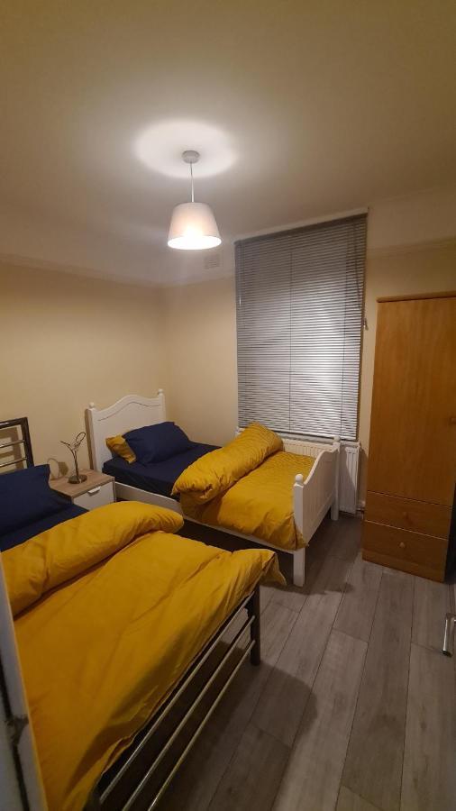 Entire 2 Bedroom Home/Flat In London, Central Line Eksteriør bilde